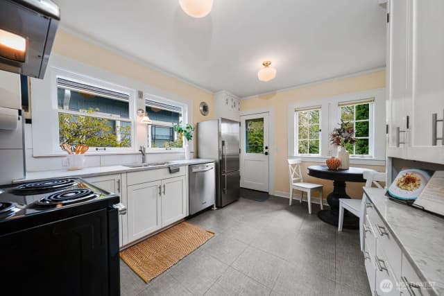 Property photo for 1019 Ne 62nd Street, Seattle photo 5
