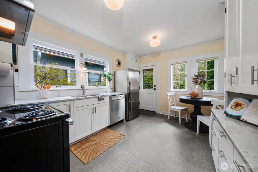 Property photo for 1019 Ne 62nd Street, Seattle photo 5