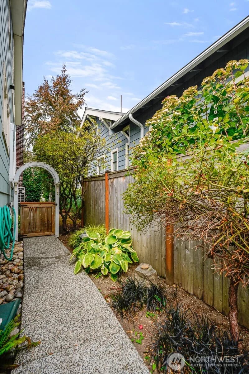 Property photo for 1019 Ne 62nd Street, Seattle photo 15