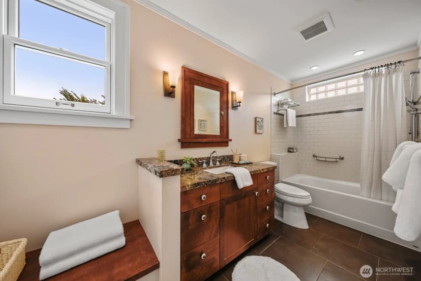 Property photo for 1019 Ne 62nd Street, Seattle photo 10