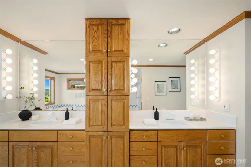 Property photo for 8203 Ne Juanita Drive, Kirkland photo 24