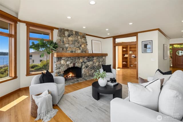 Property photo for 8203 Ne Juanita Drive, Kirkland photo 5