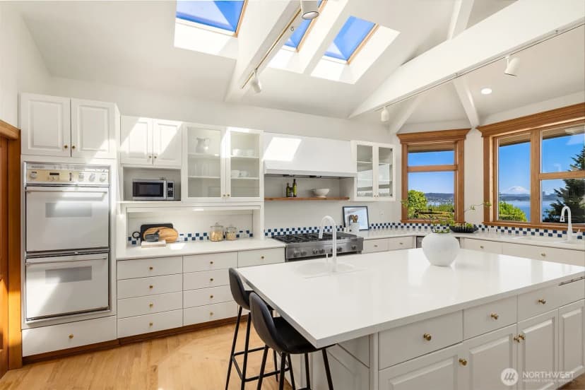 Property photo for 8203 Ne Juanita Drive, Kirkland photo 11