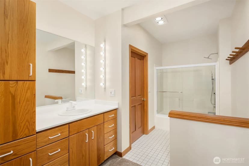 Property photo for 8203 Ne Juanita Drive, Kirkland photo 31