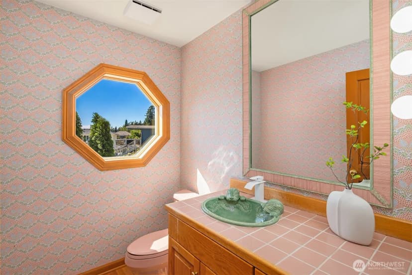 Property photo for 8203 Ne Juanita Drive, Kirkland photo 18