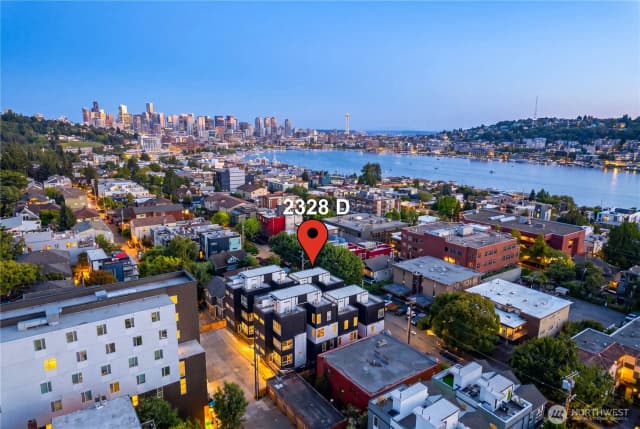 Property photo for 2328 D Franklin Avenue E, Seattle photo 3