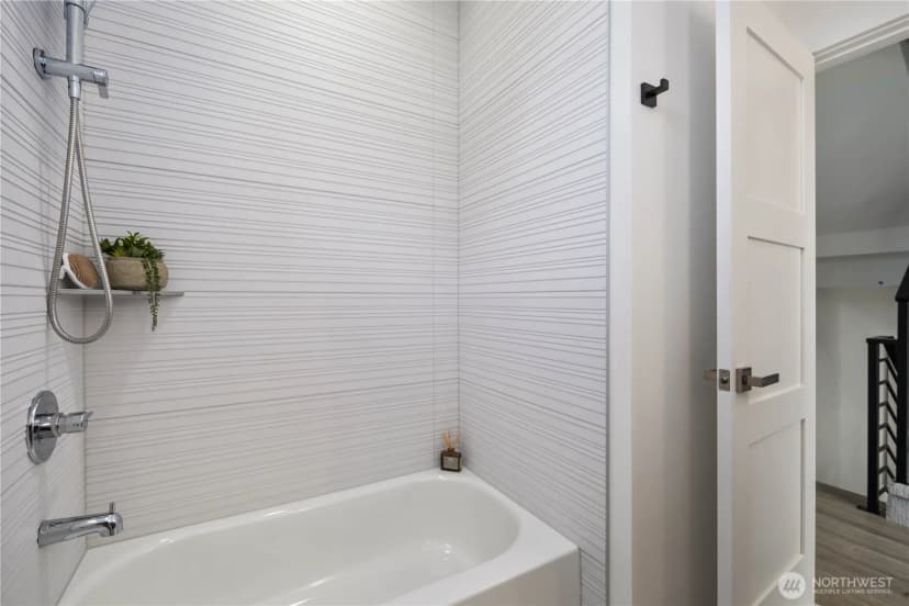 Property photo for 2328 D Franklin Avenue E, Seattle photo 32