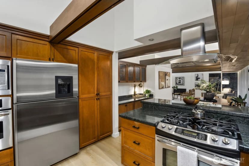 Property photo for 1520 Sycamore Drive Se, Issaquah photo 9