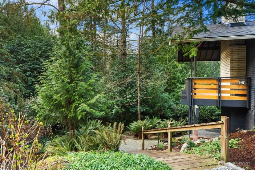 Property photo for 1520 Sycamore Drive Se, Issaquah photo 24