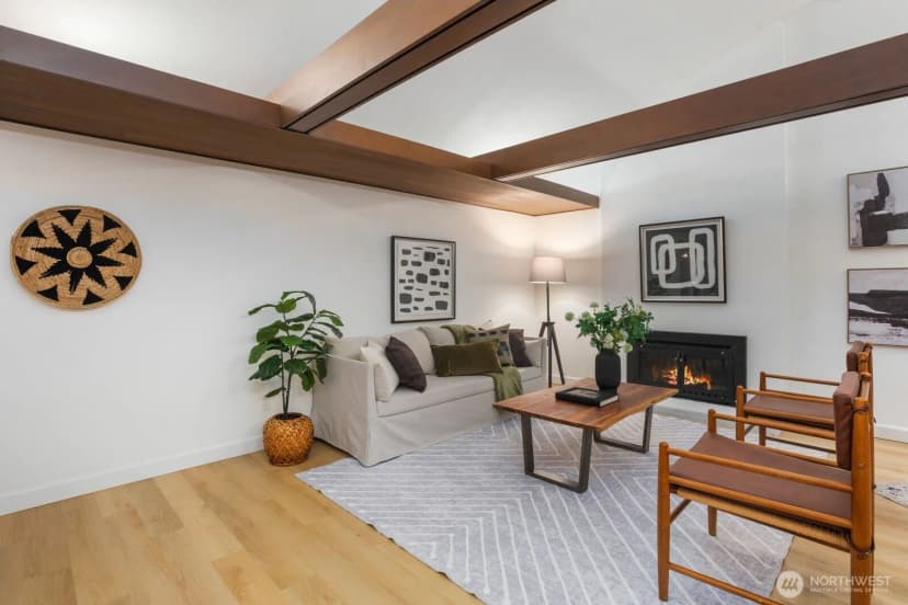 Property photo for 1520 Sycamore Drive Se, Issaquah photo 3