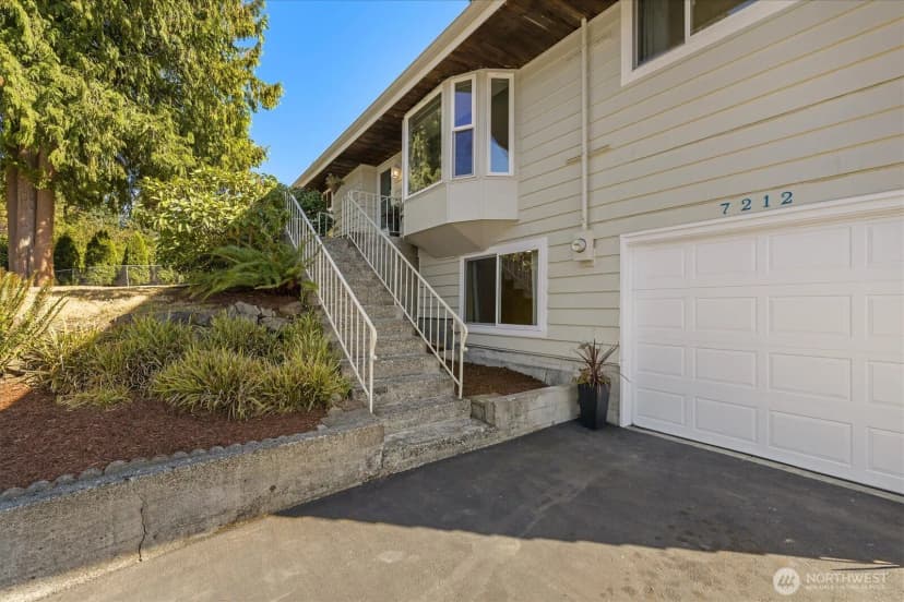 Property photo for 7212 197th Street Sw, Lynnwood photo 3