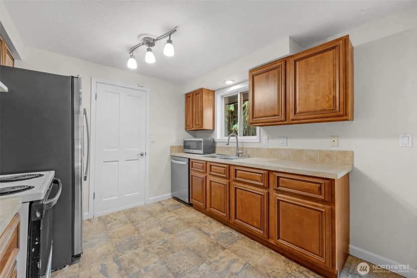Property photo for 902 Peters Place, Everett photo 9