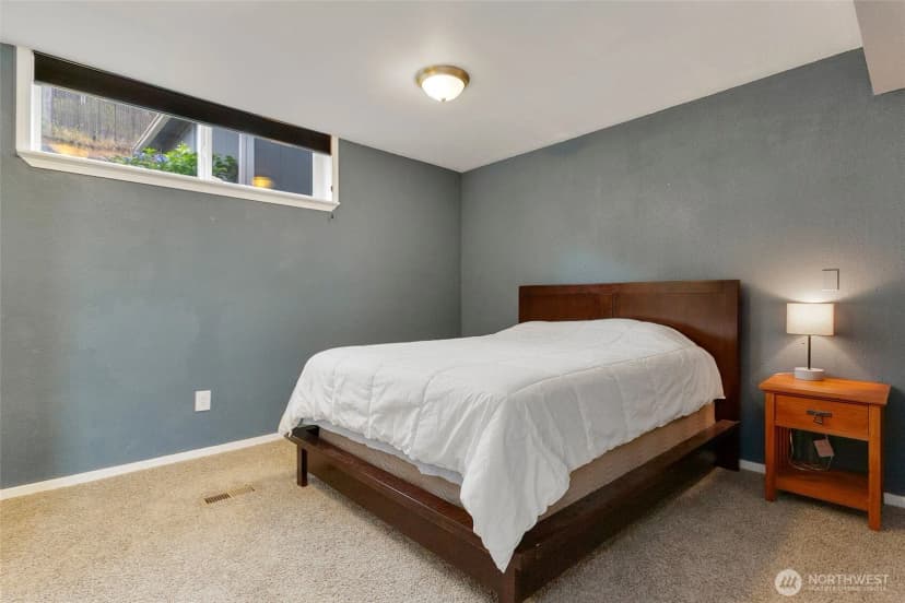 Property photo for 5539 Frances Avenue Ne, Tacoma photo 15