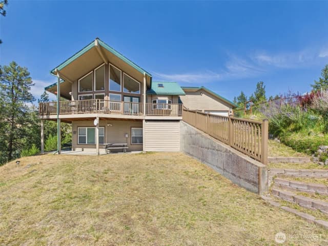 Property photo for 14 Julian Bay Road, Republic