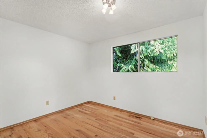 Property photo for 11617 7th Avenue Sw, Seattle photo 28