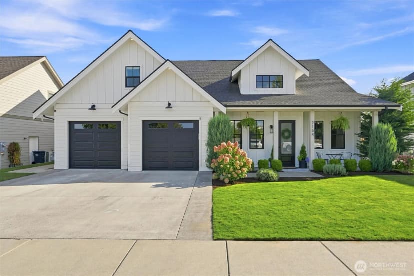 Property photo for 2154 Brome Street, Lynden photo 2
