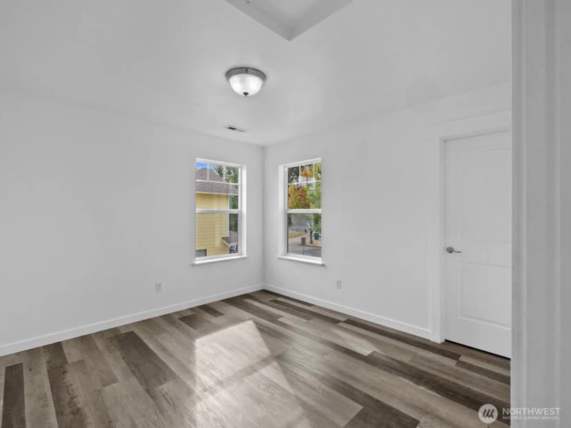 Property photo for 1131 Homestead Drive, Burlington photo 22