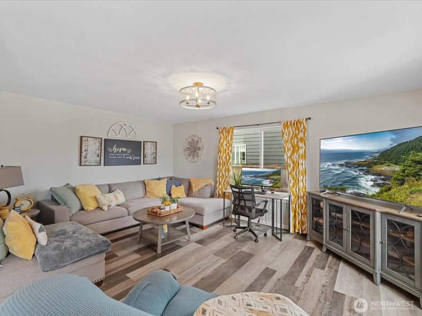 Property photo for 1131 Homestead Drive, Burlington photo 11
