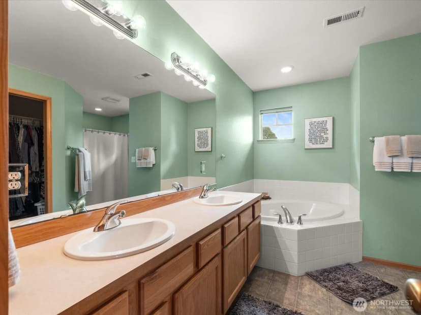 Property photo for 1131 Homestead Drive, Burlington photo 17