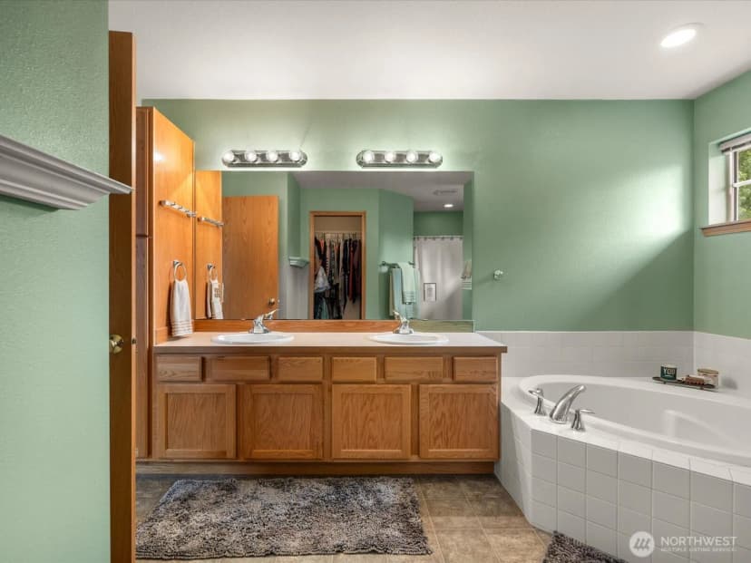 Property photo for 1131 Homestead Drive, Burlington photo 18