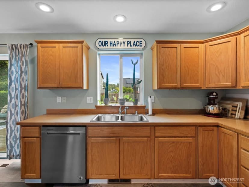 Property photo for 1131 Homestead Drive, Burlington photo 12
