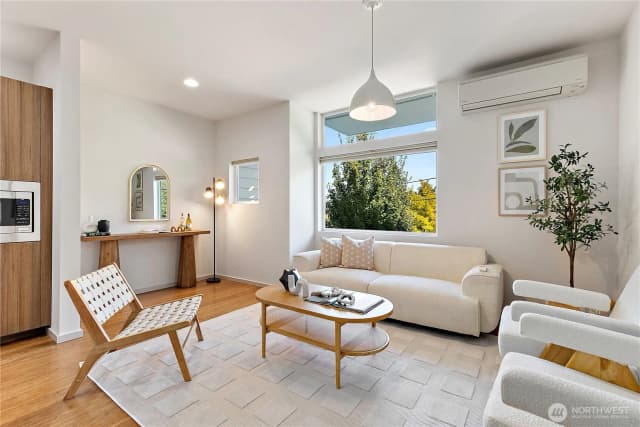 Property photo for 1735 27th Avenue, Seattle photo 4