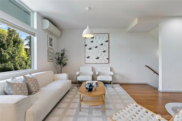 Property photo for 1735 27th Avenue, Seattle photo 3