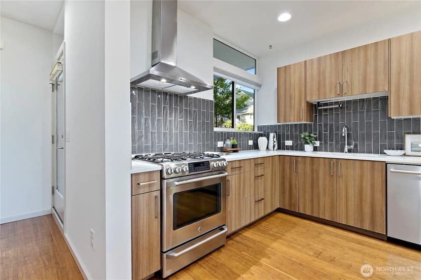 Property photo for 1735 27th Avenue, Seattle photo 9