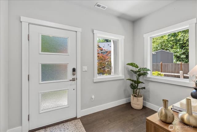 Property photo for 15111 Manor Way, Lynnwood photo 2
