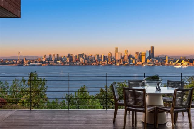 Property photo for 1502 Palm Avenue Sw, Seattle