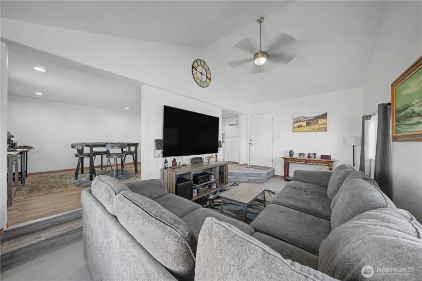 Property photo for 3986 Road 20 Ne, Soap Lake photo 7