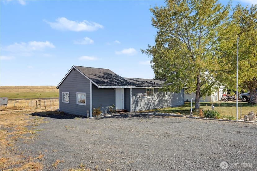 Property photo for 3986 Road 20 Ne, Soap Lake