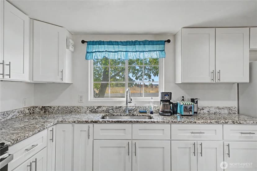 Property photo for 3986 Road 20 Ne, Soap Lake photo 12