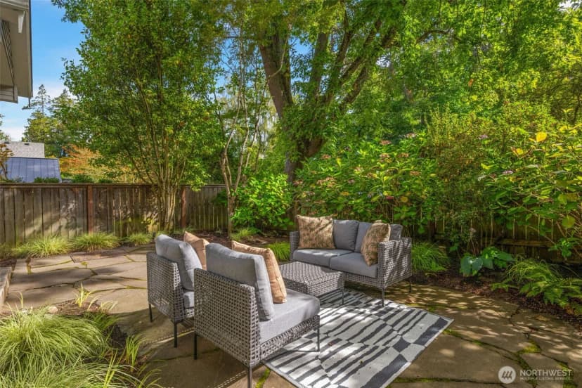 Property photo for 805 33rd Avenue E, Seattle photo 2