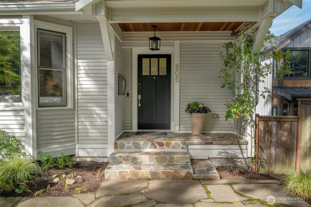 Property photo for 805 33rd Avenue E, Seattle photo 4
