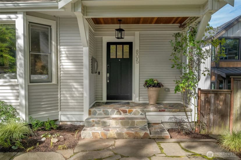 Property photo for 805 33rd Avenue E, Seattle photo 4