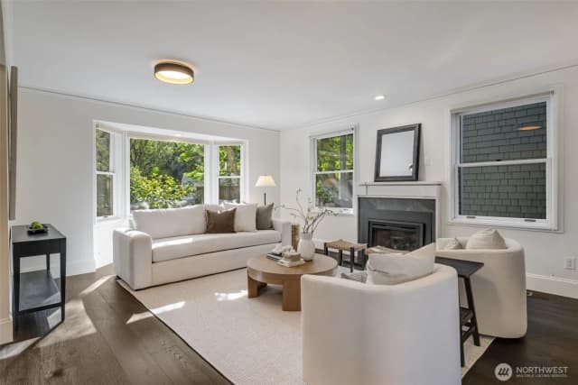 Property photo for 805 33rd Avenue E, Seattle photo 5