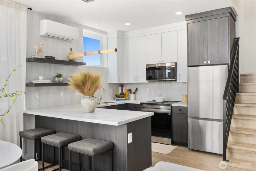 Property photo for 2328 A Franklin Avenue E, Seattle photo 15