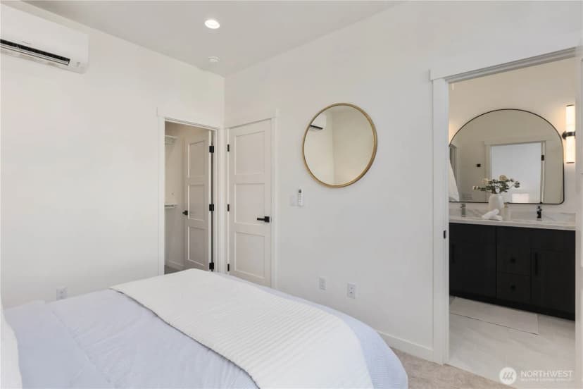 Property photo for 2328 A Franklin Avenue E, Seattle photo 30