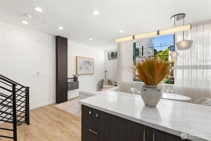 Property photo for 2328 A Franklin Avenue E, Seattle photo 19