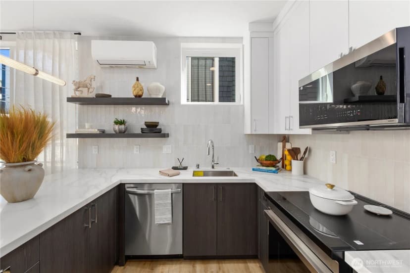 Property photo for 2328 A Franklin Avenue E, Seattle photo 18