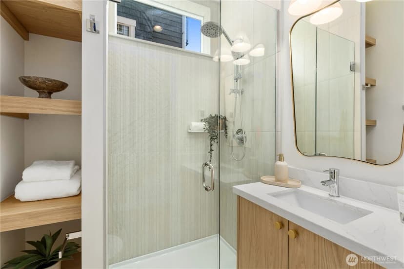 Property photo for 2328 A Franklin Avenue E, Seattle photo 8