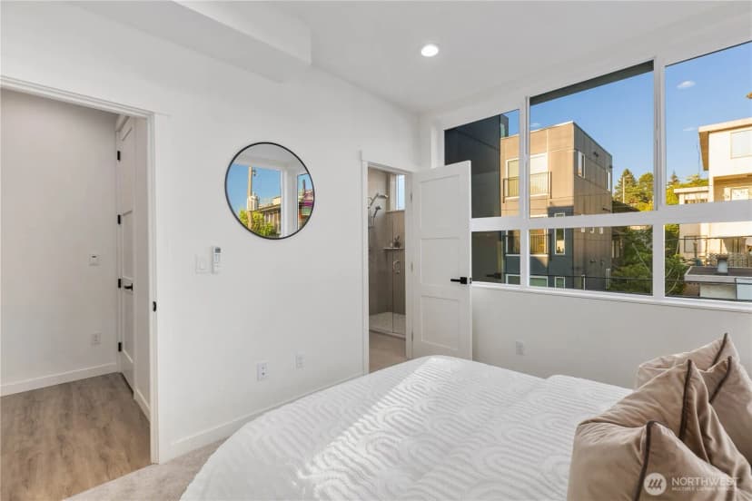 Property photo for 2328 A Franklin Avenue E, Seattle photo 32