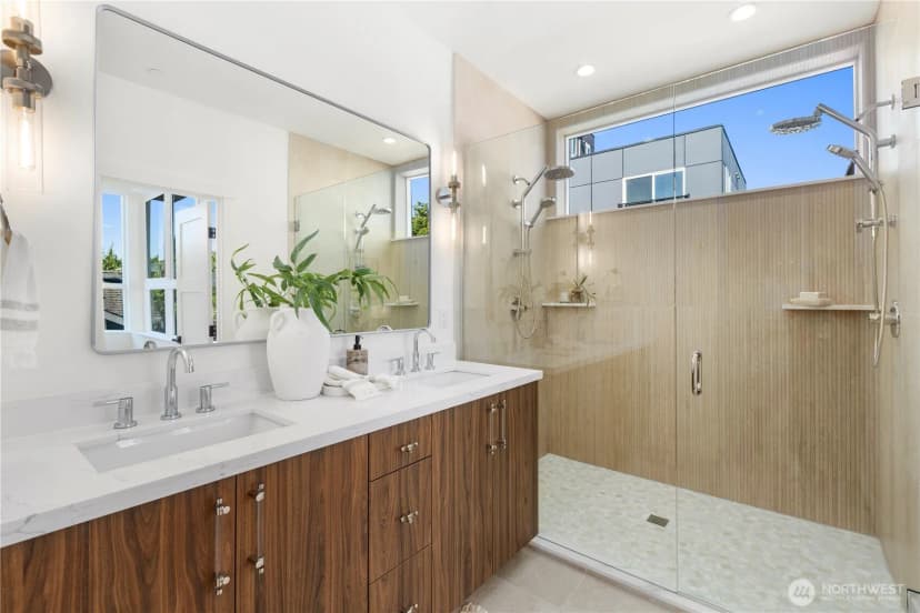 Property photo for 2328 A Franklin Avenue E, Seattle photo 25