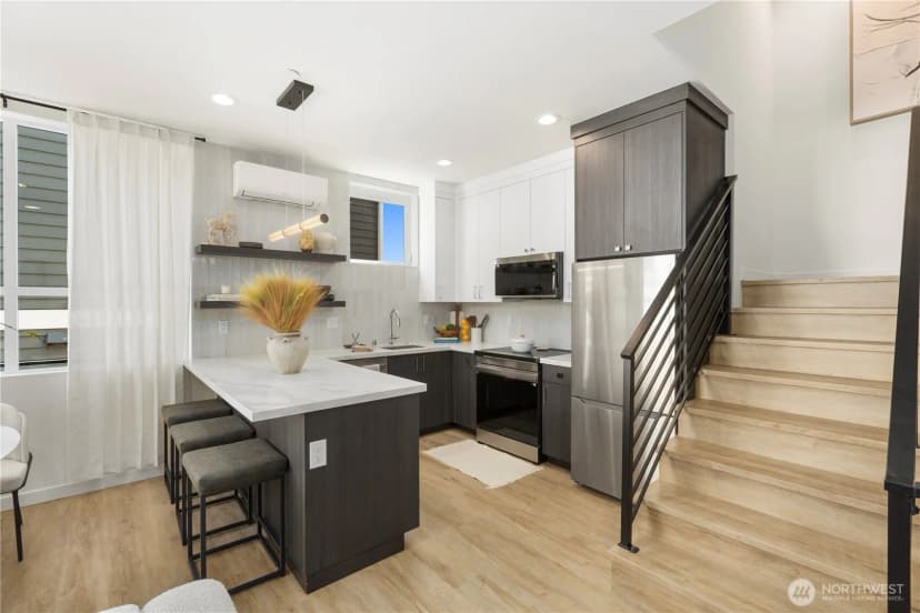 Property photo for 2328 A Franklin Avenue E, Seattle photo 13