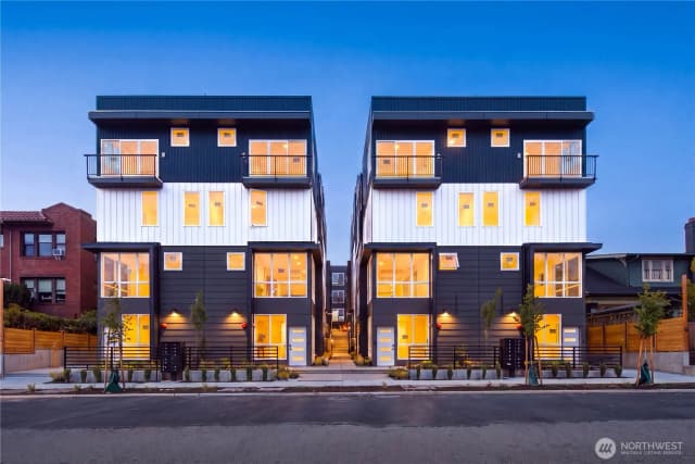 Property photo for 2328 A Franklin Avenue E, Seattle photo 4