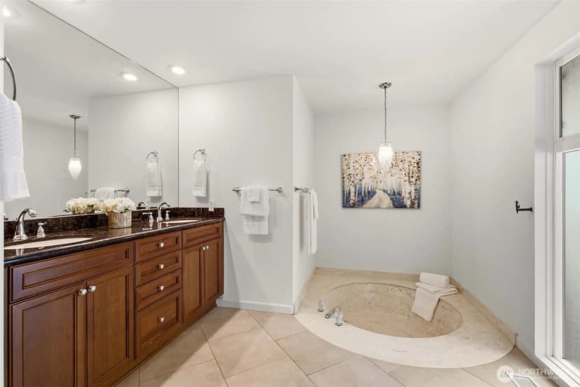Property photo for 8626 Ne 26th Place, Clyde Hill photo 15