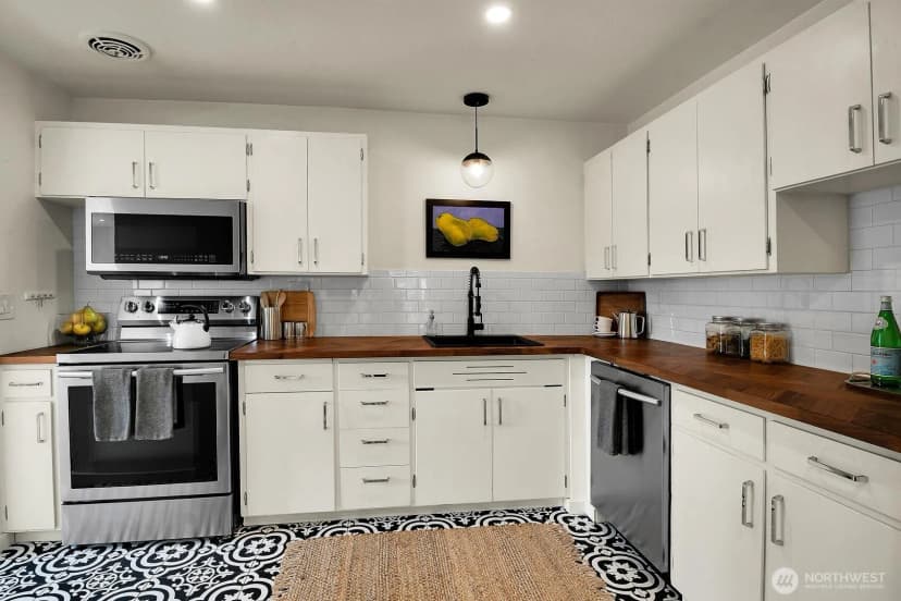 Property photo for 2353 Federal Avenue E, Seattle photo 10