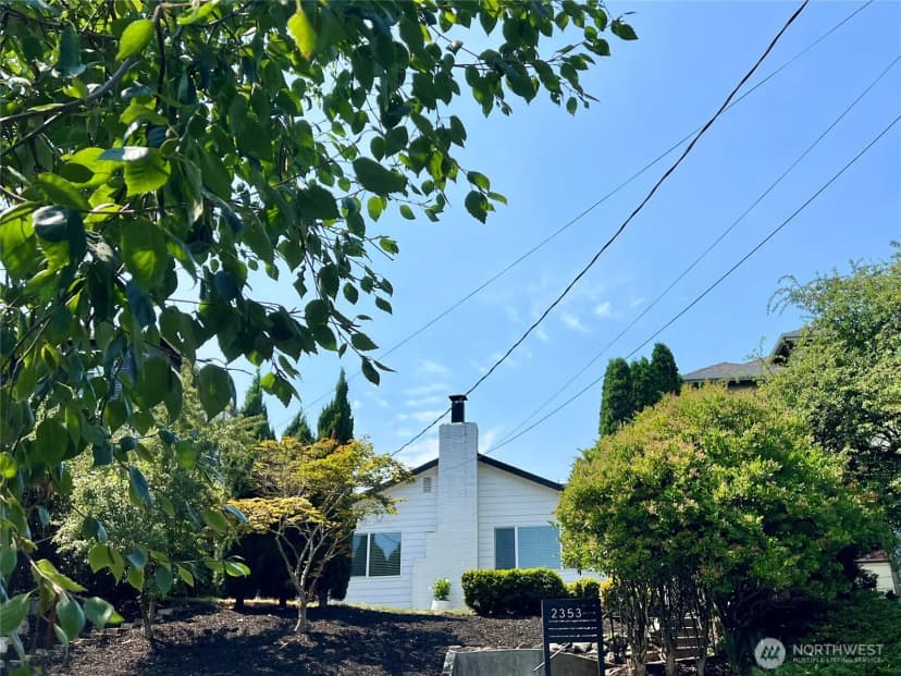Property photo for 2353 Federal Avenue E, Seattle photo 2