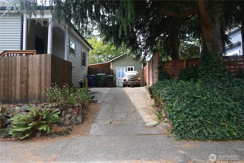 Property photo for 1535 24th Avenue, Seattle photo 3